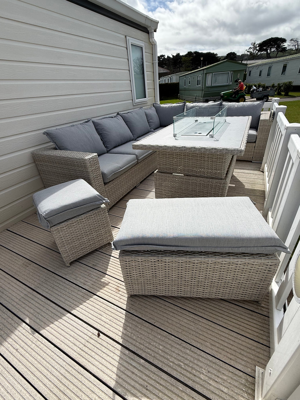 The Willow 🌿 6 Pcs Outdoor Rattan Dining Set Light Grey - Fire-pit Rise And Fall Table