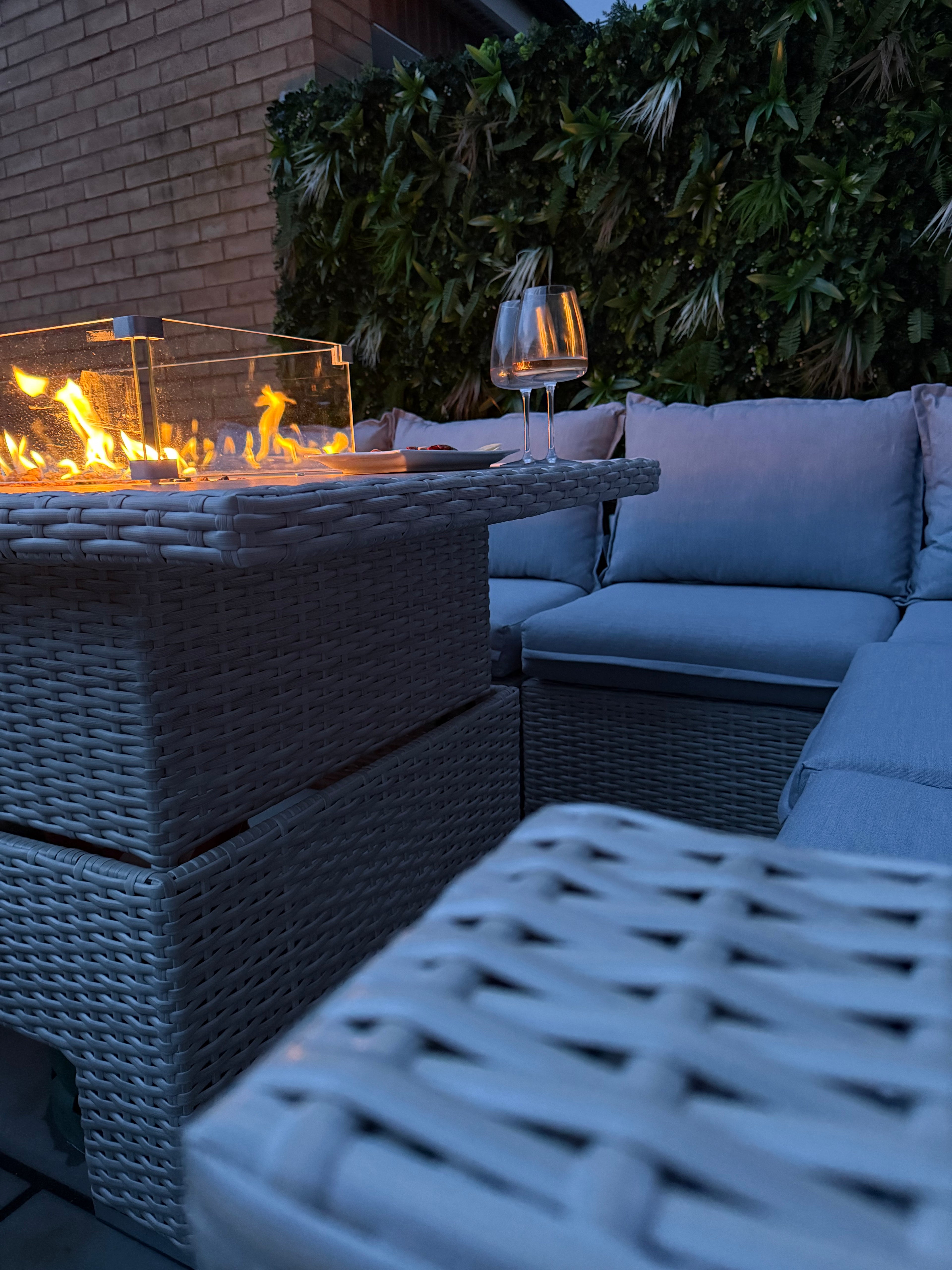 The Willow 🌿 6 Pcs Outdoor Rattan Dining Set Light Grey - Fire-pit Rise And Fall Table