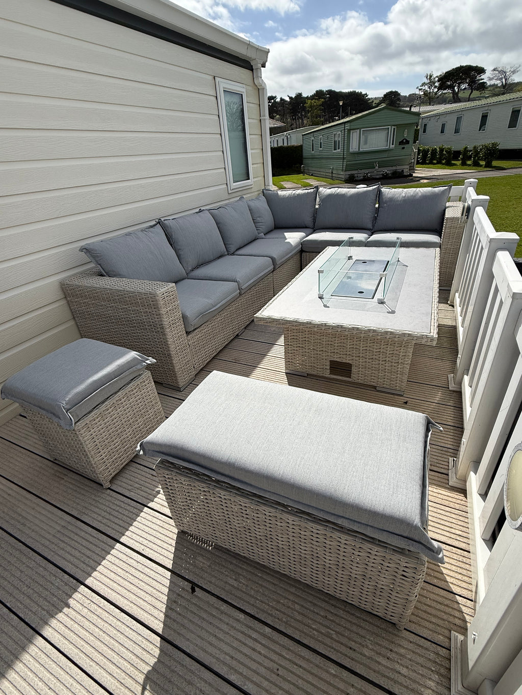 The Willow 🌿 6 Pcs Outdoor Rattan Dining Set Light Grey - Fire-pit Rise And Fall Table