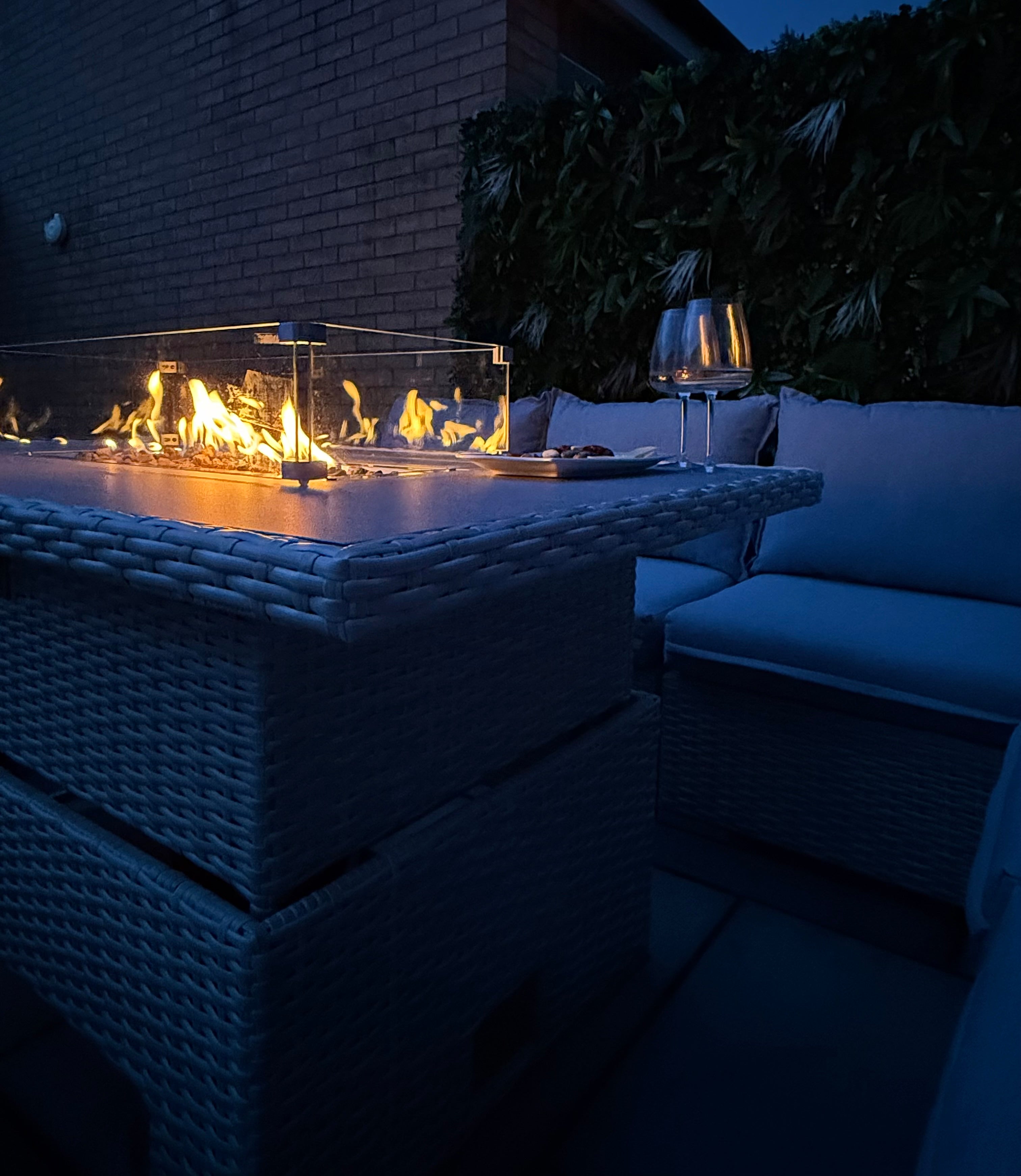 The Willow 🌿 6 Pcs Outdoor Rattan Dining Set Light Grey - Fire-pit Rise And Fall Table