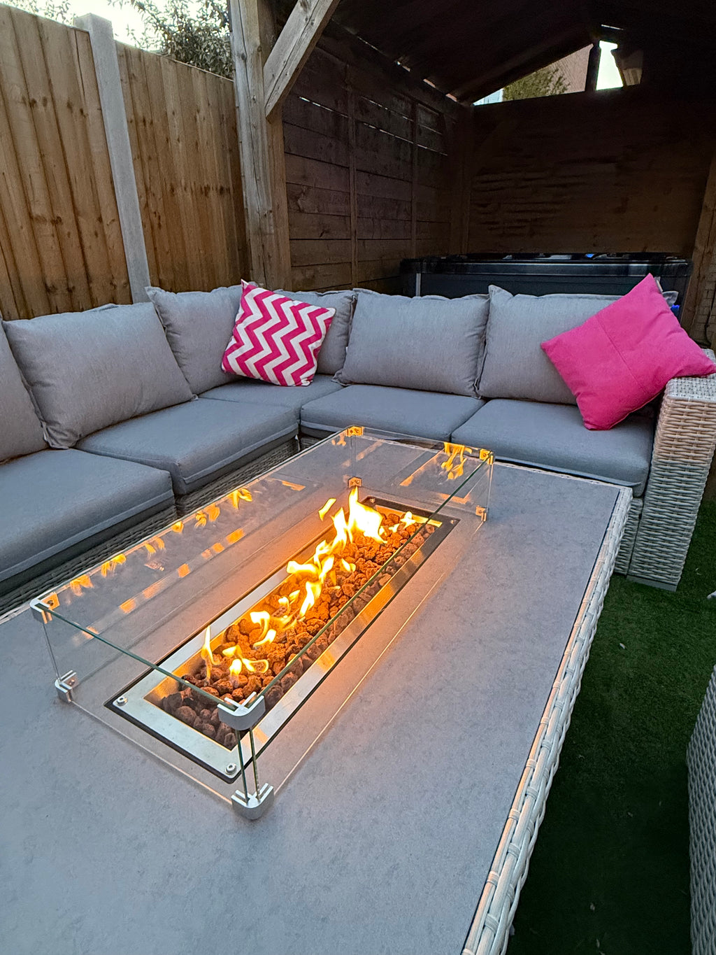 The Willow 🌿 6 Pcs Outdoor Rattan Dining Set Light Grey - Fire-pit Rise And Fall Table