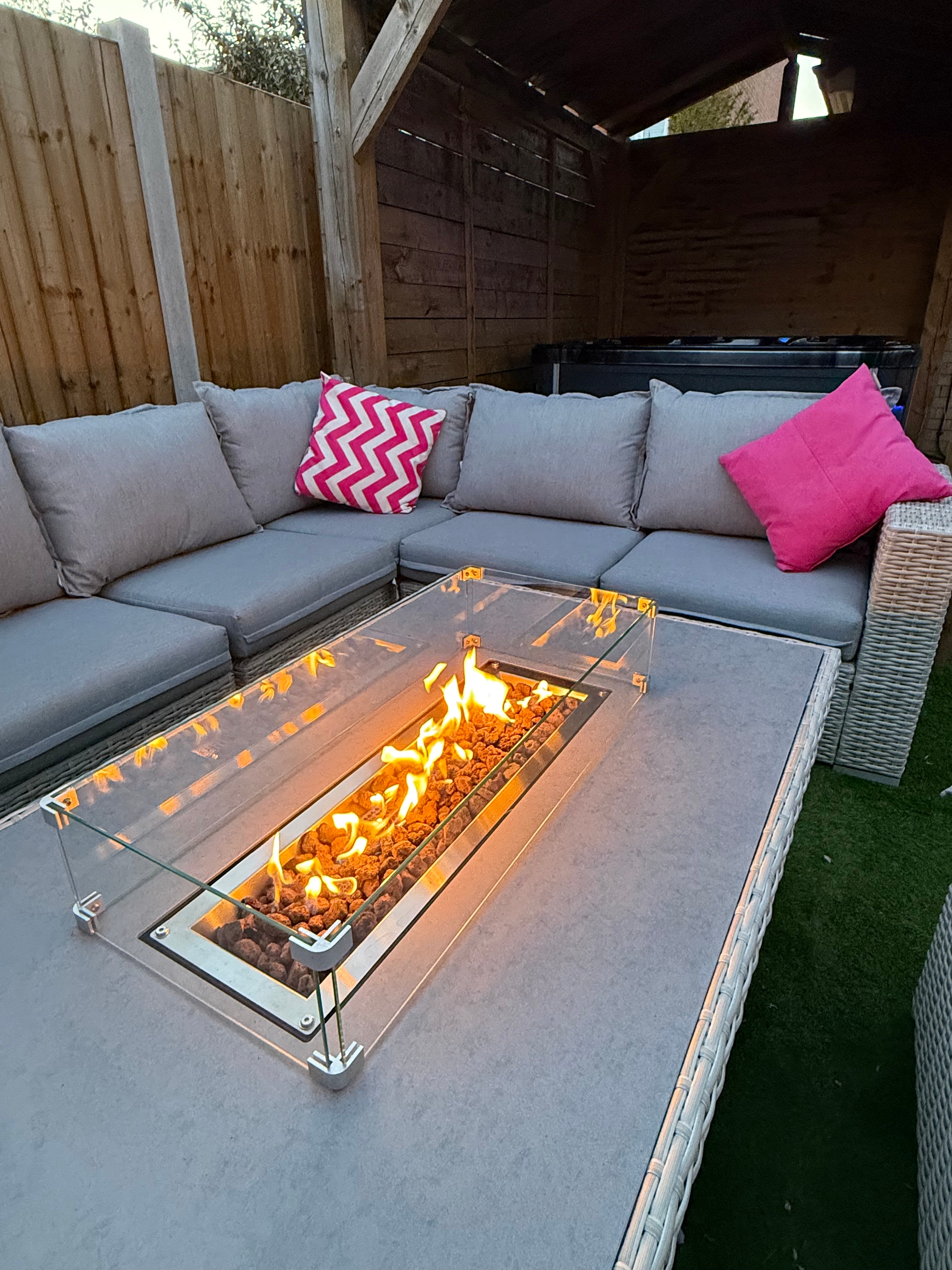 The Willow 🌿 6 Pcs Outdoor Rattan Dining Set Light Grey - Fire-pit Rise And Fall Table