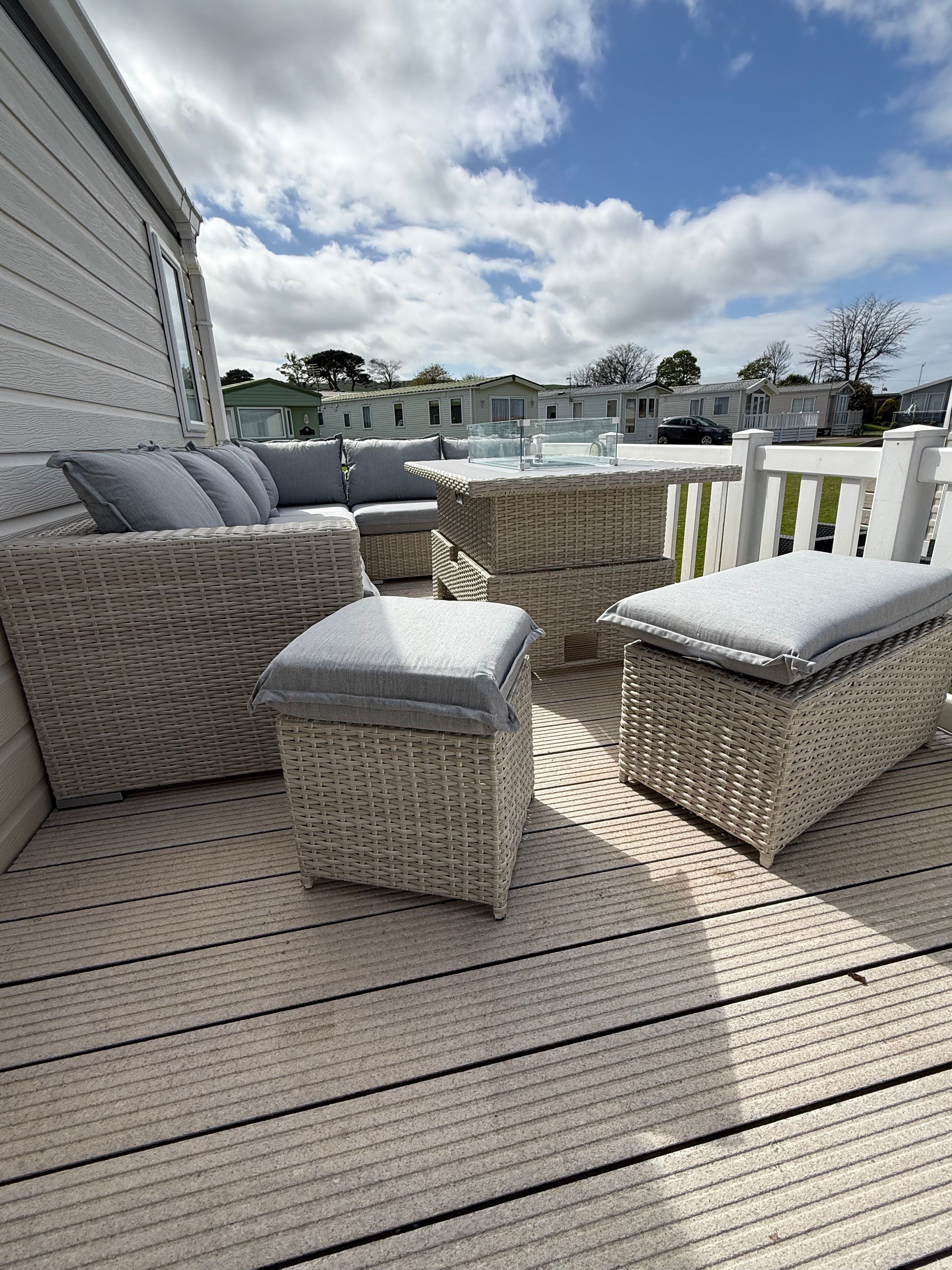 The Willow 🌿 6 Pcs Outdoor Rattan Dining Set Light Grey - Fire-pit Rise And Fall Table