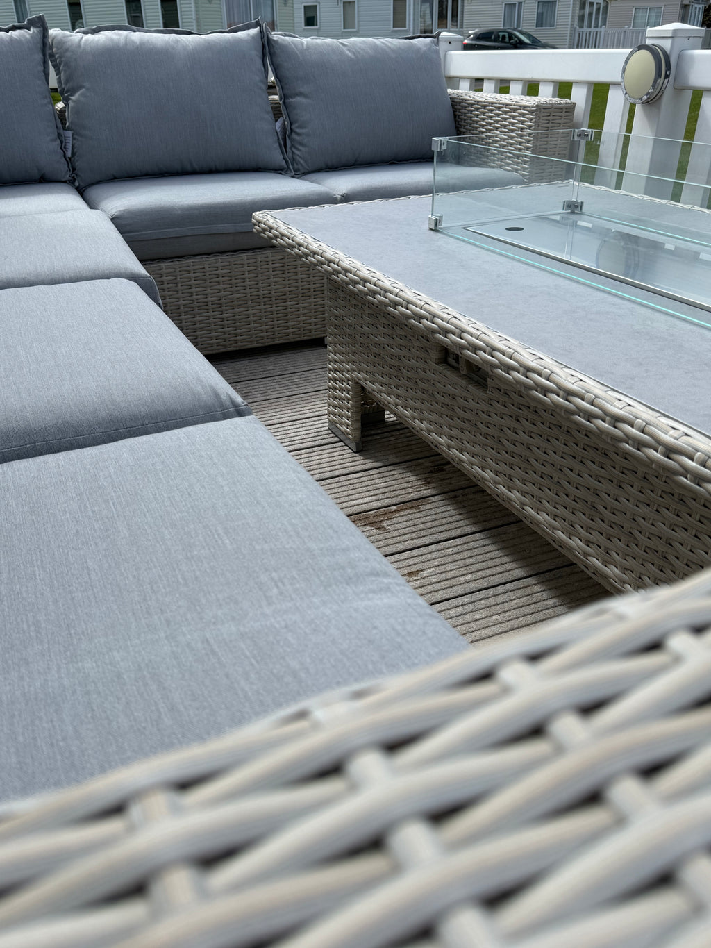 The Willow 🌿 6 Pcs Outdoor Rattan Dining Set Light Grey - Fire-pit Rise And Fall Table