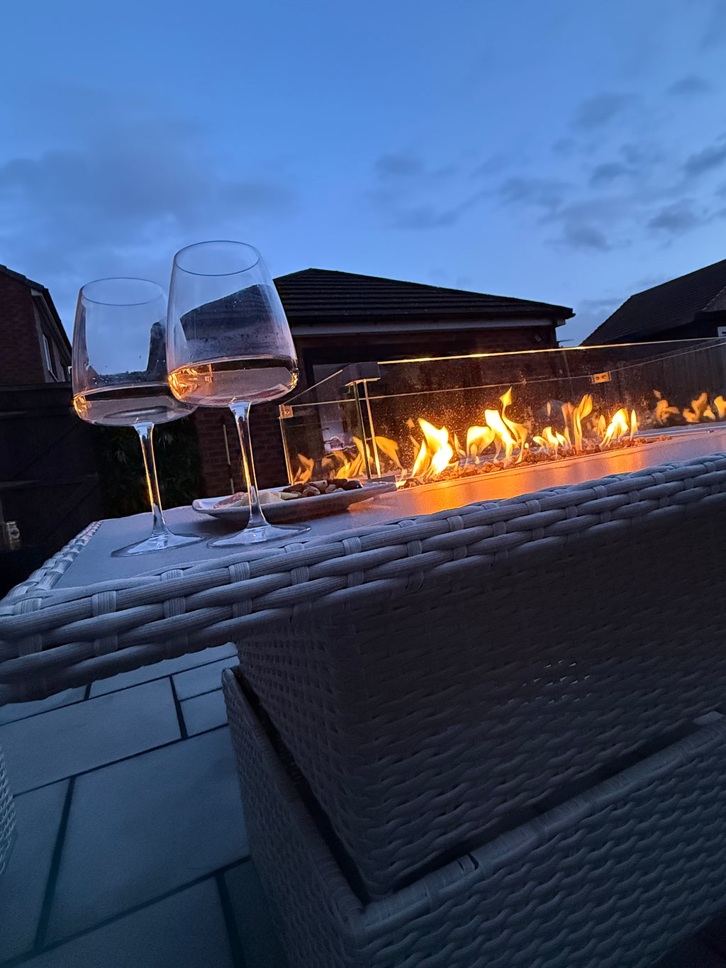 The Willow 🌿 6 Pcs Outdoor Rattan Dining Set Light Grey - Fire-pit Rise And Fall Table