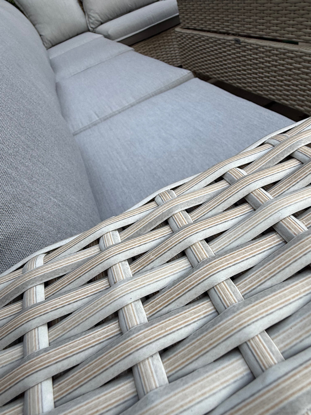 The Willow 🌿 6 Pcs Outdoor Rattan Dining Set Light Grey - Fire-pit Rise And Fall Table