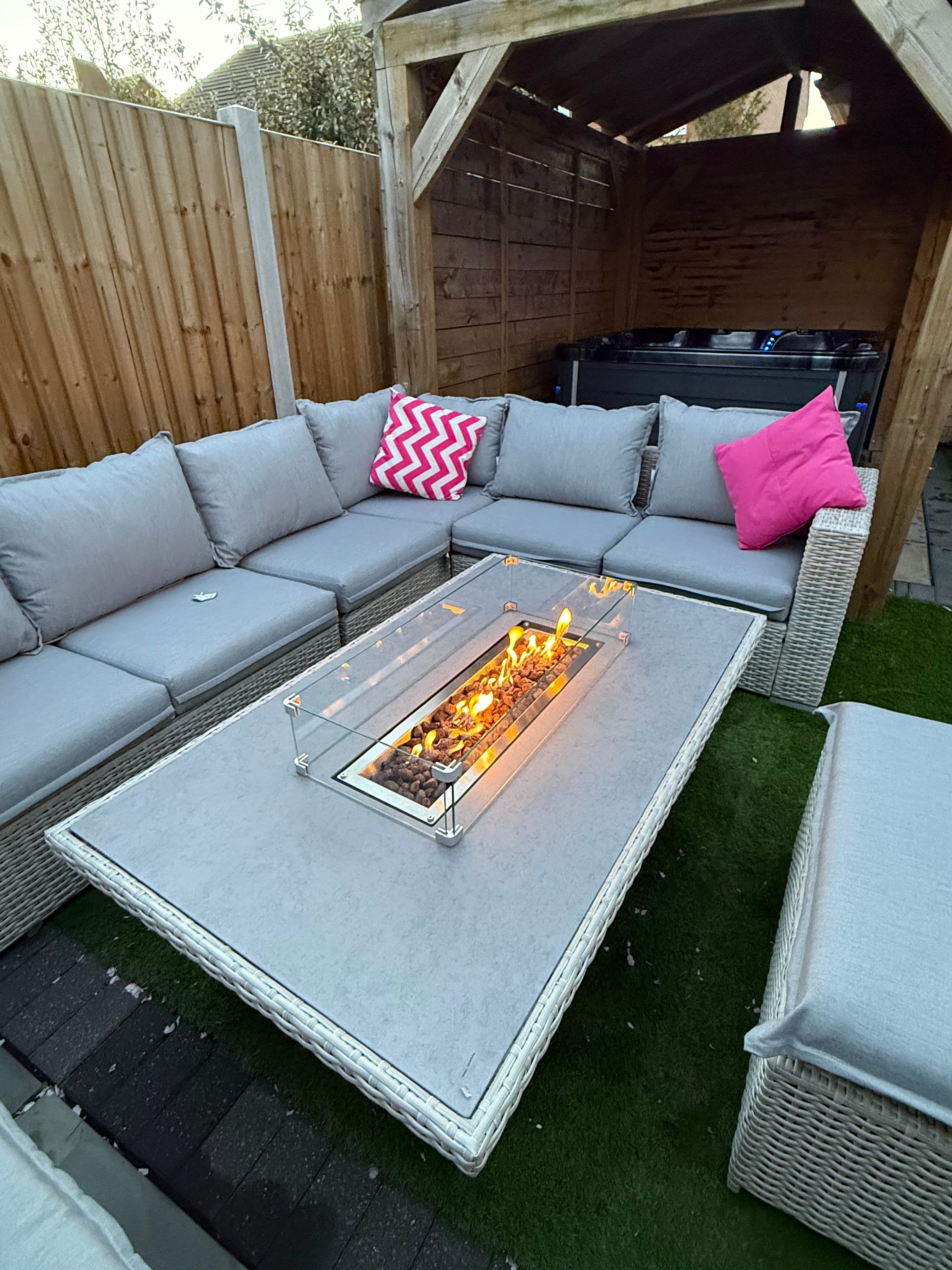 The Willow 🌿 6 Pcs Outdoor Rattan Dining Set Light Grey - Fire-pit Rise And Fall Table