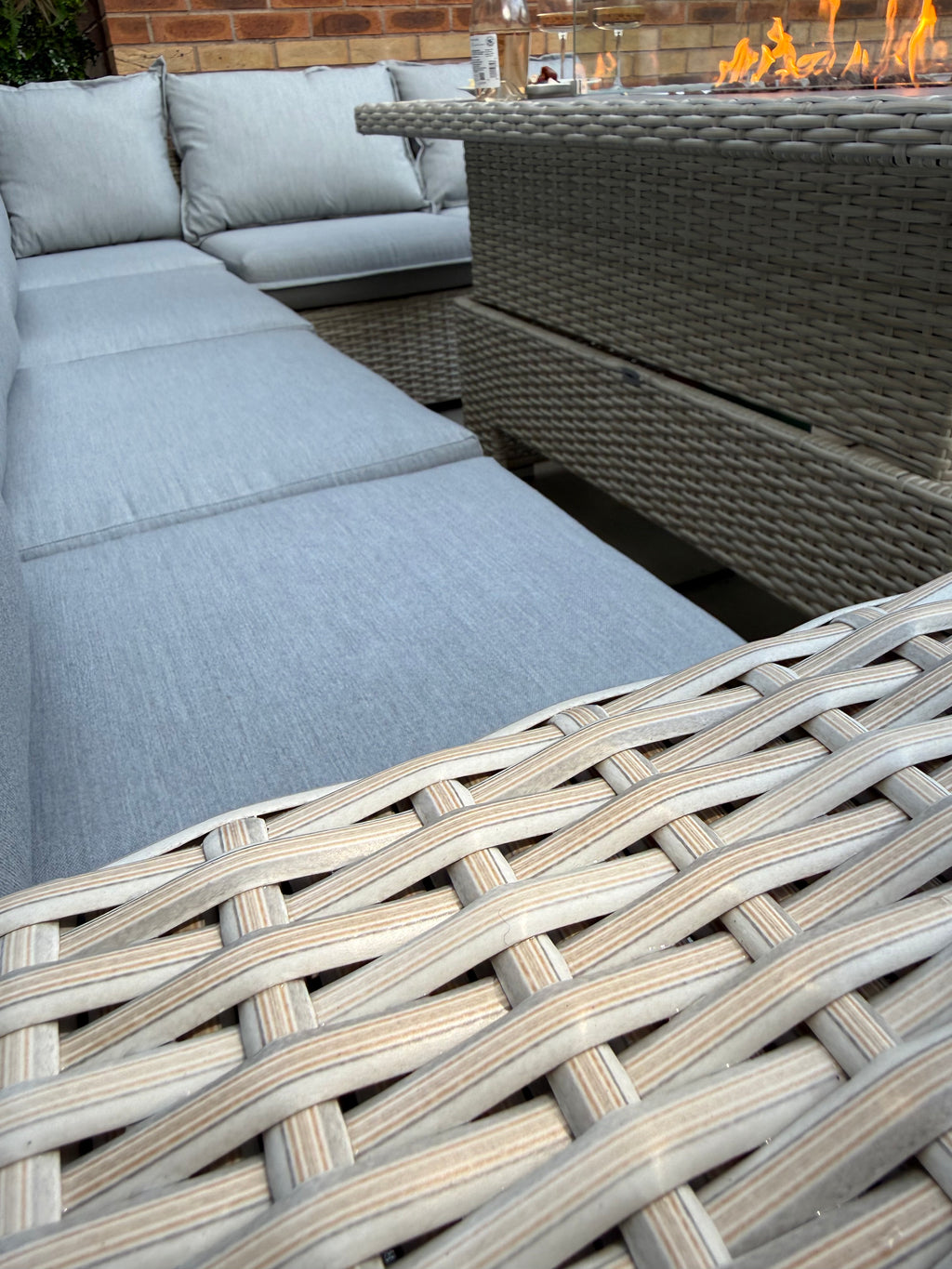 The Willow 🌿 6 Pcs Outdoor Rattan Dining Set Light Grey - Fire-pit Rise And Fall Table