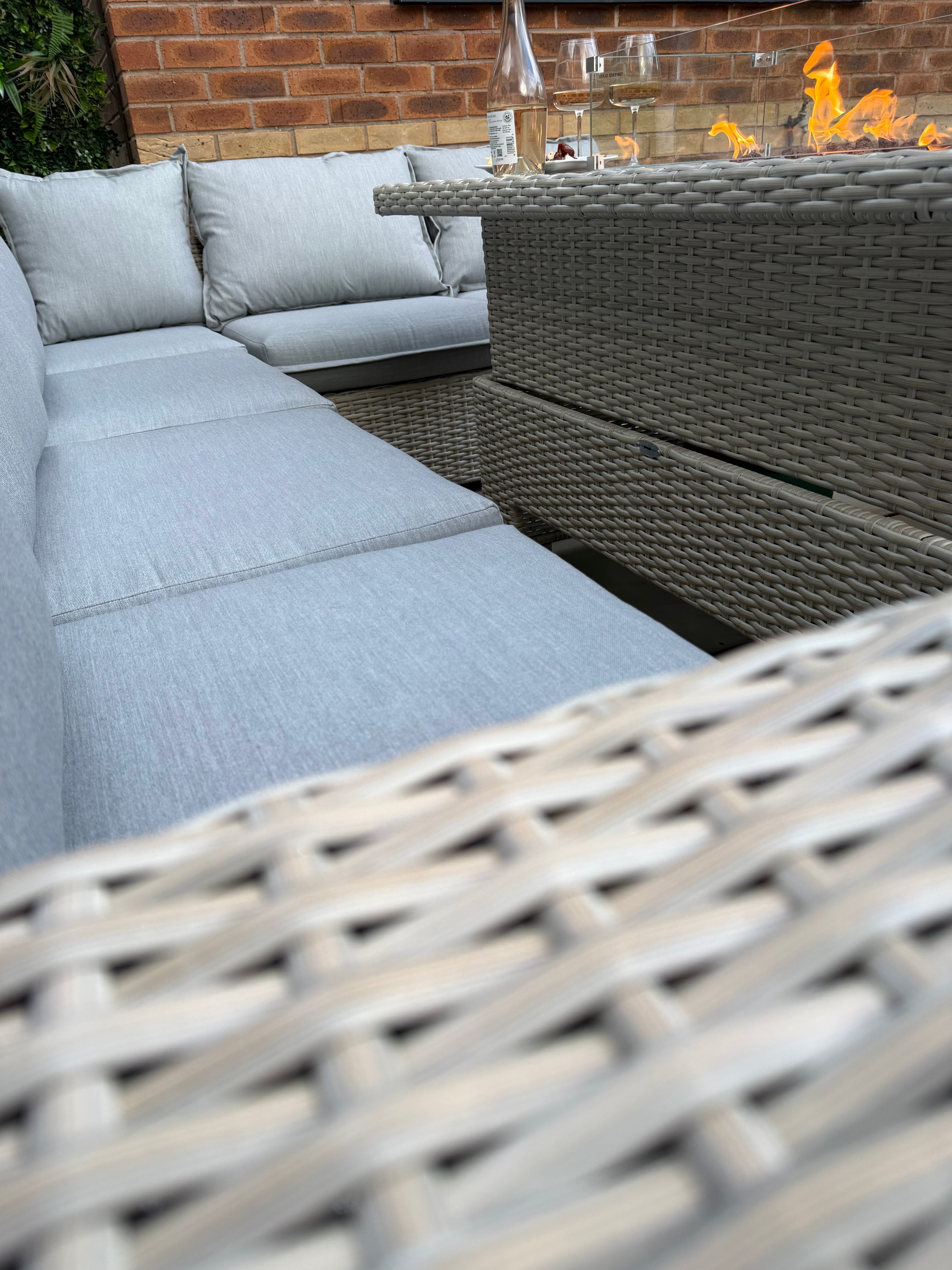 The Willow 🌿 6 Pcs Outdoor Rattan Dining Set Light Grey - Fire-pit Rise And Fall Table