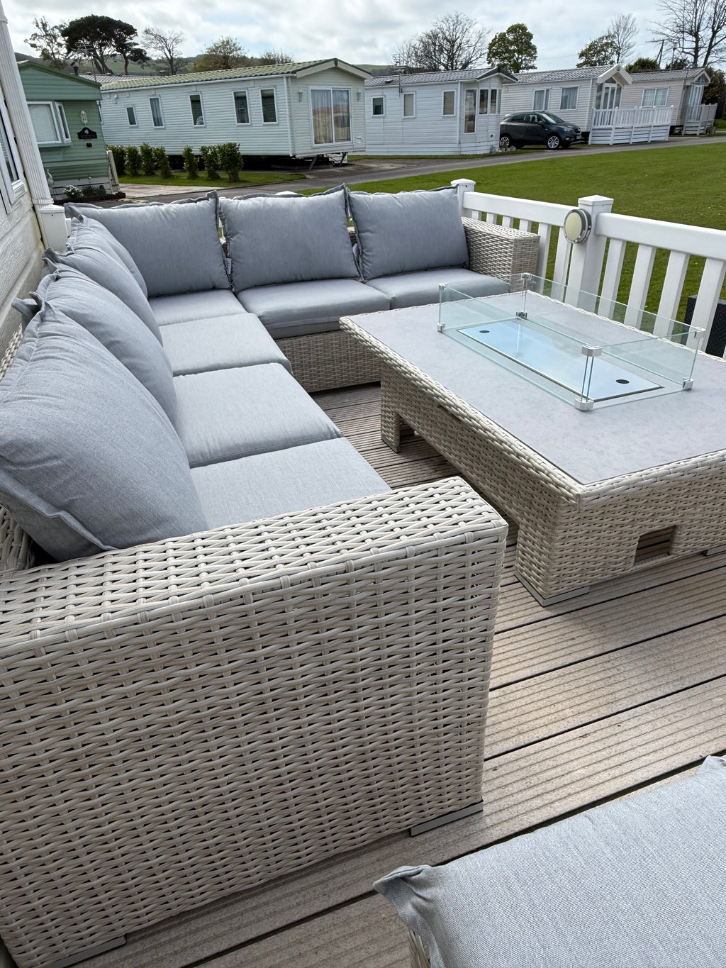 The Willow 🌿 6 Pcs Outdoor Rattan Dining Set Light Grey - Fire-pit Rise And Fall Table