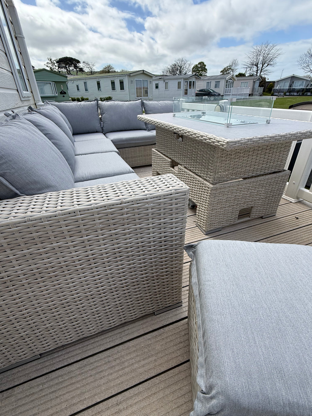 The Willow 🌿 6 Pcs Outdoor Rattan Dining Set Light Grey - Fire-pit Rise And Fall Table