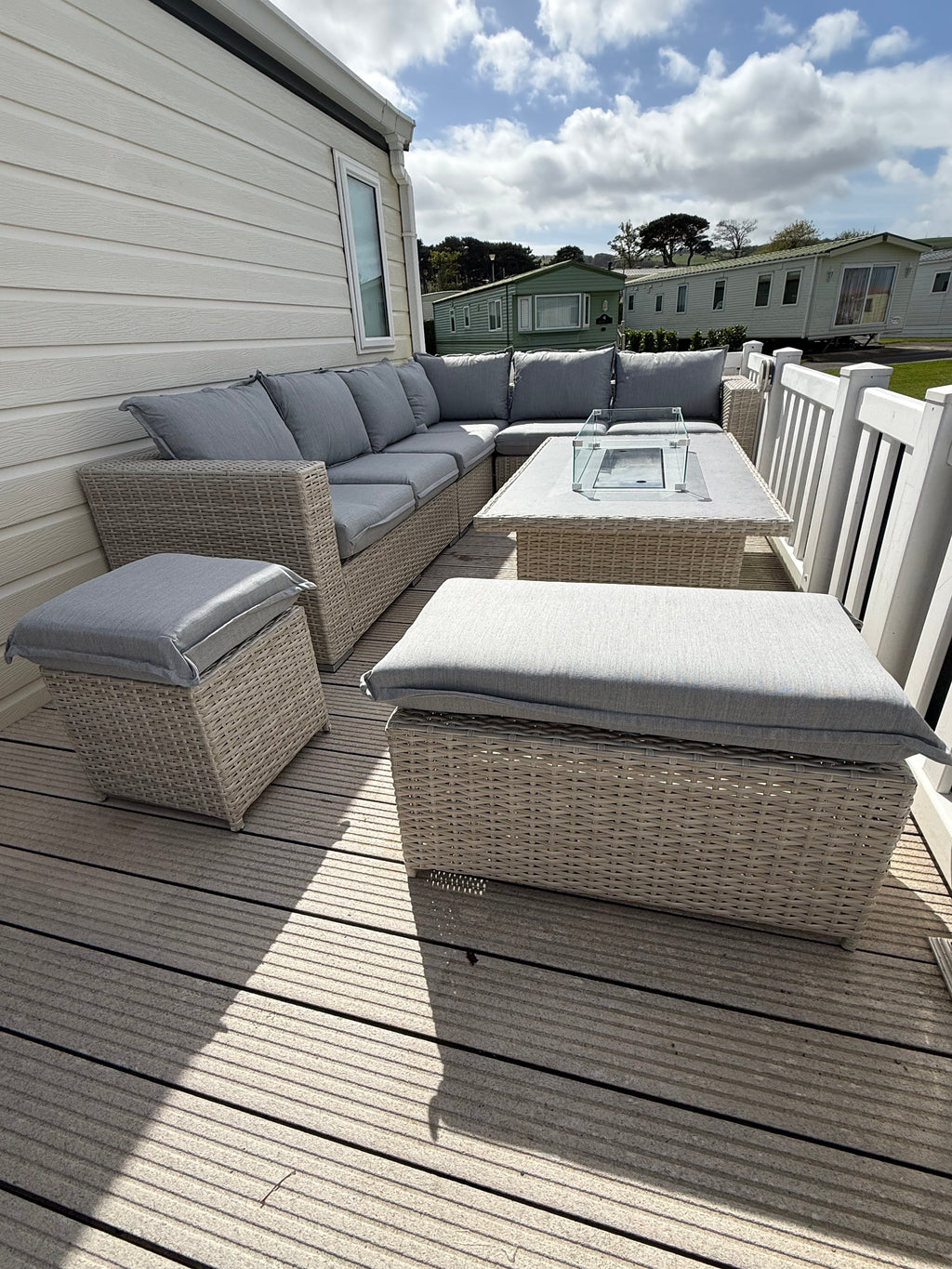 The Willow 🌿 6 Pcs Outdoor Rattan Dining Set Light Grey - Fire-pit Rise And Fall Table